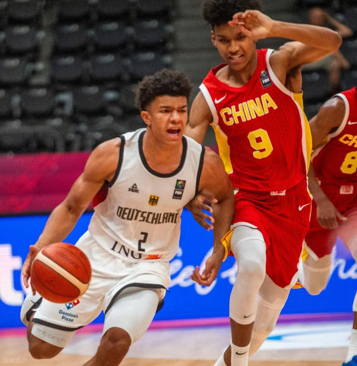 包含国际比赛日斯图加特备战CBA季后赛；篮板制胜细节曝光；底气十足；赛季目标并未改变的词条