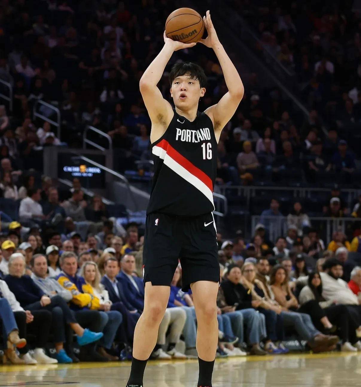 包含国际比赛日斯图加特备战CBA季后赛；篮板制胜细节曝光；底气十足；赛季目标并未改变的词条